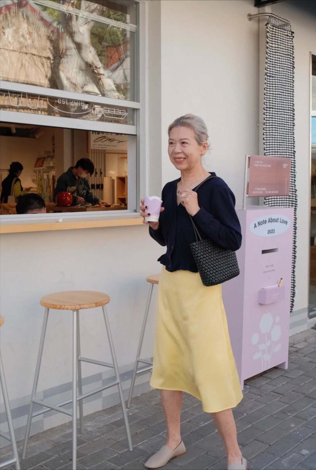 必一运动为什么说女人上了年纪衣服买的越少品味反而越好？看完就懂了(图11)