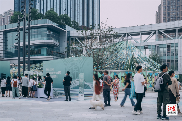 必一运动国际时尚与千年商都交融 成都新“十二月市”锦市·锦绣时尚潮购月盛装启幕(图2)