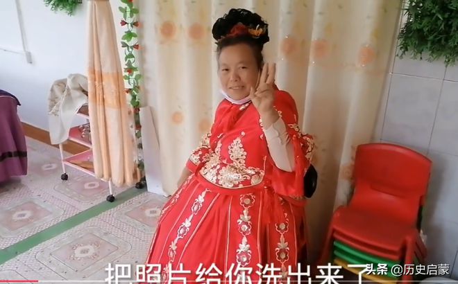 必一运动山东“婚纱姐”常年只穿婚纱不穿其他衣服！她的背后有何故事？(图8)