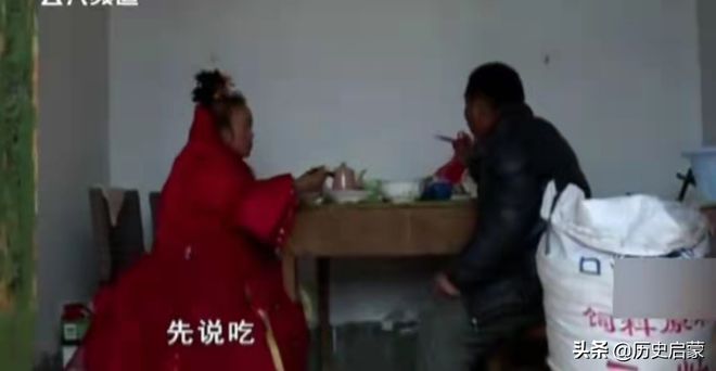 必一运动山东“婚纱姐”常年只穿婚纱不穿其他衣服！她的背后有何故事？(图12)