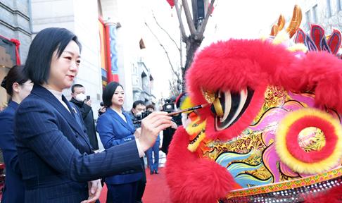 必一运动传统技艺焕新彩 民族服装定制品牌开工仪式在京举办(图1)