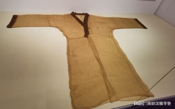 必一运动尚织汉服学塾：古代服饰的深层意蕴礼仪、审美与地位的镜像(图1)