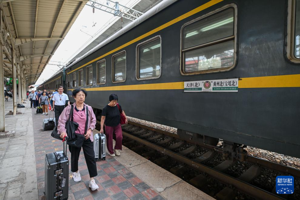 必一运动乘市郊“慢火车” 感受乡村“慢旅游”(图2)