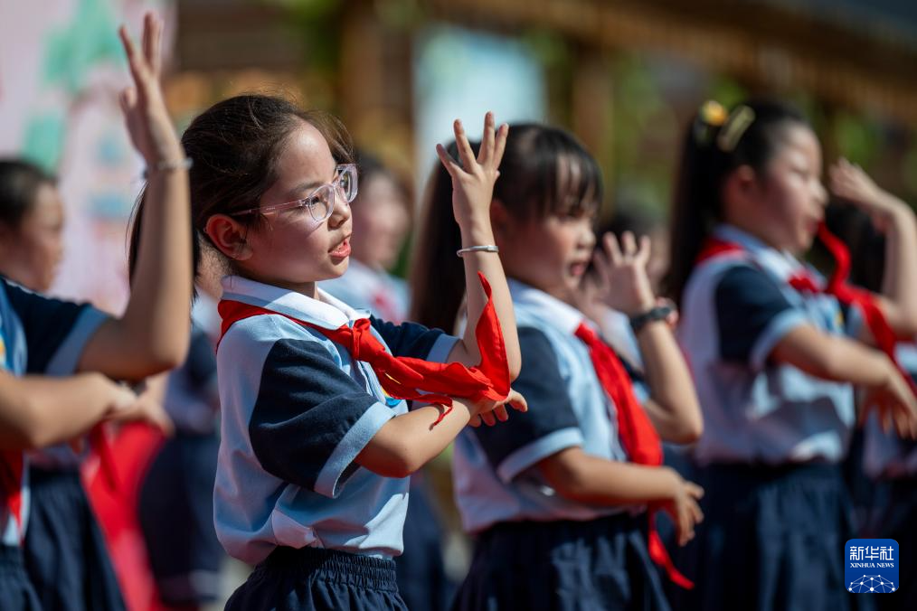 必一运动多彩活动迎国庆(图1)